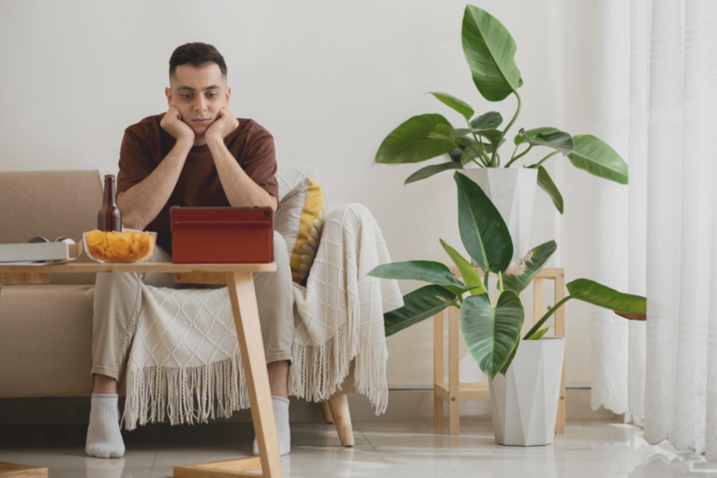 Équipe xelohcoreviolaeas analysant des stratégies financières